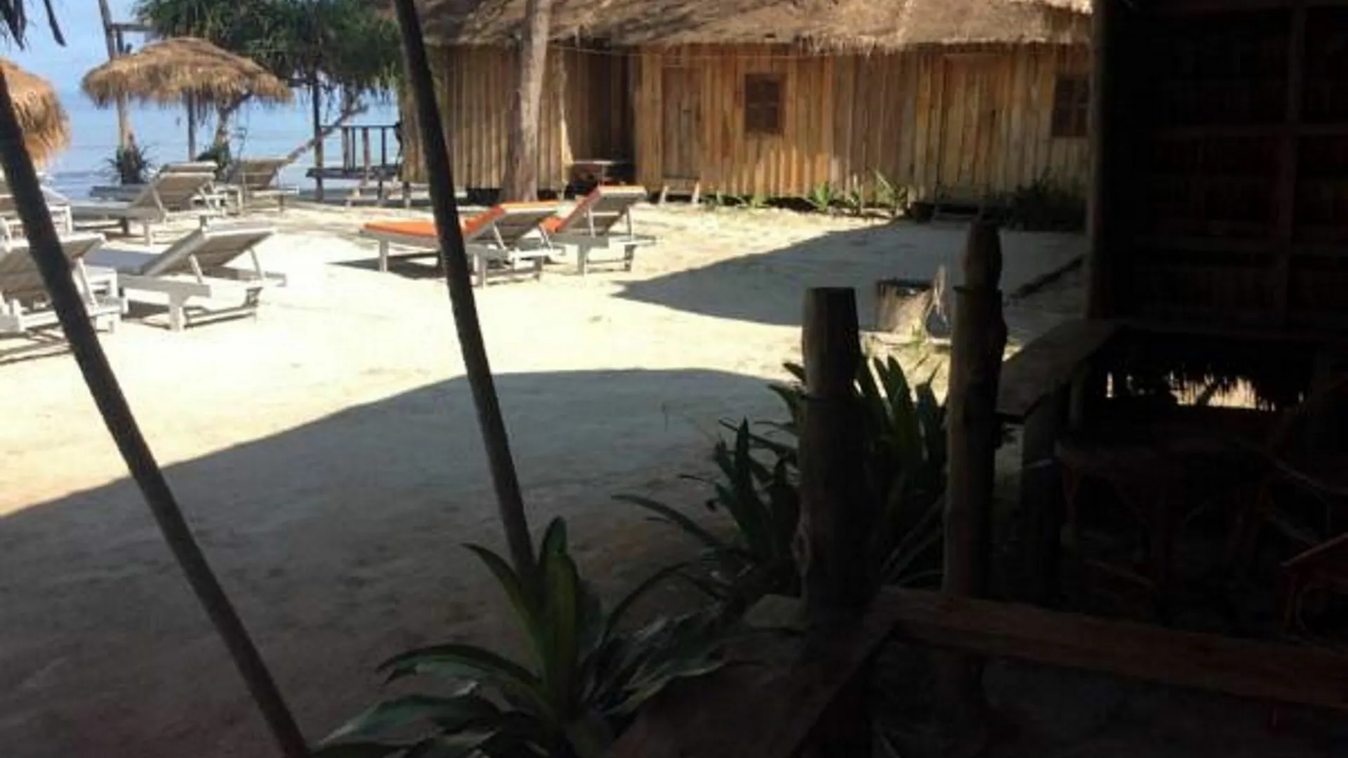 Guest house Ananas Beach Bungalows Sihanoukville